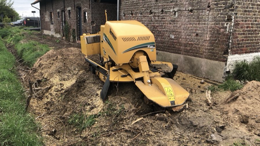 Stronkenfrees aan het werk